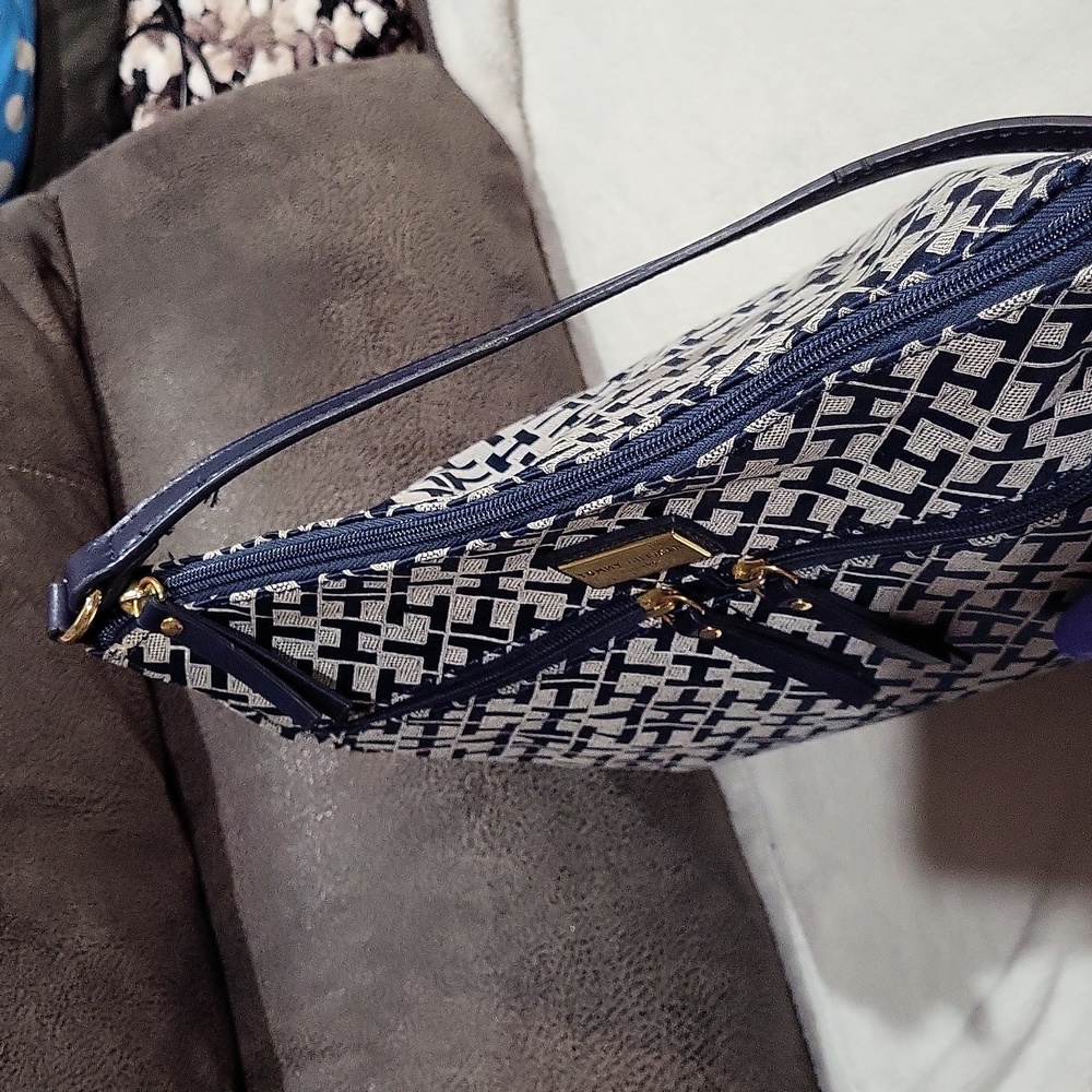 Tommy Hilfiger Purse - Picture 7 of 14